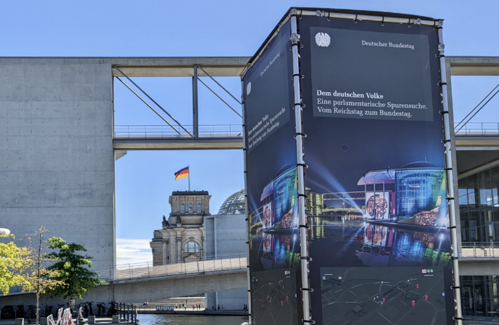 1,1 Millionen Euro Licht-Show vor dem Bundestag