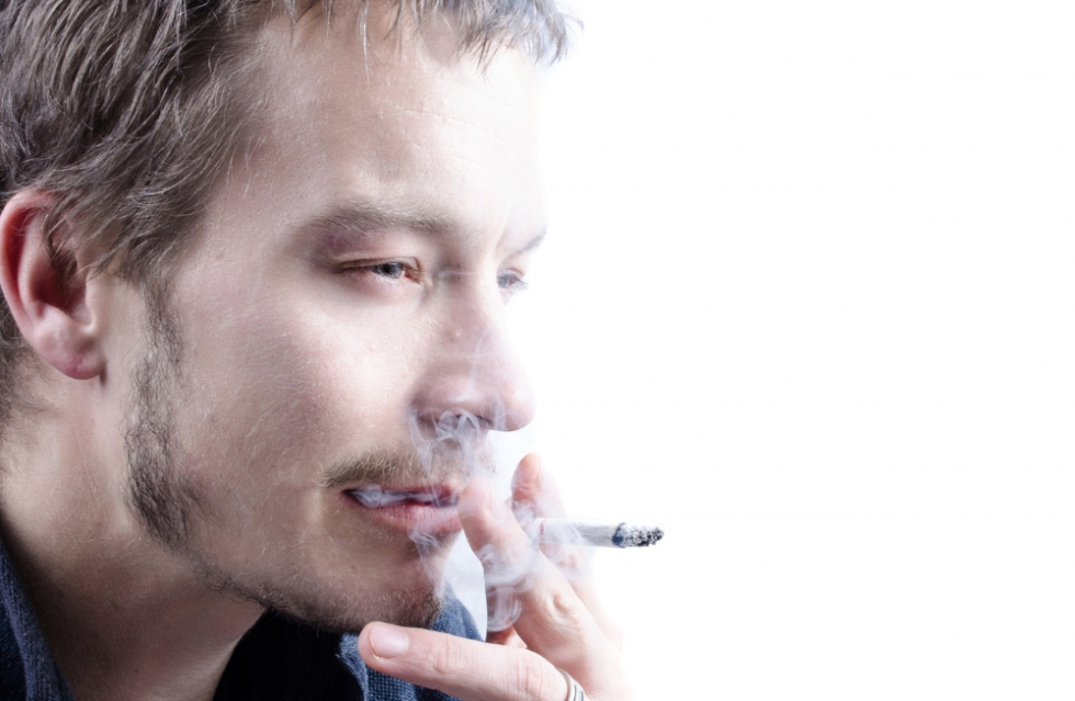 Rauchen und Dampfen erhöhen COVID-Risiko